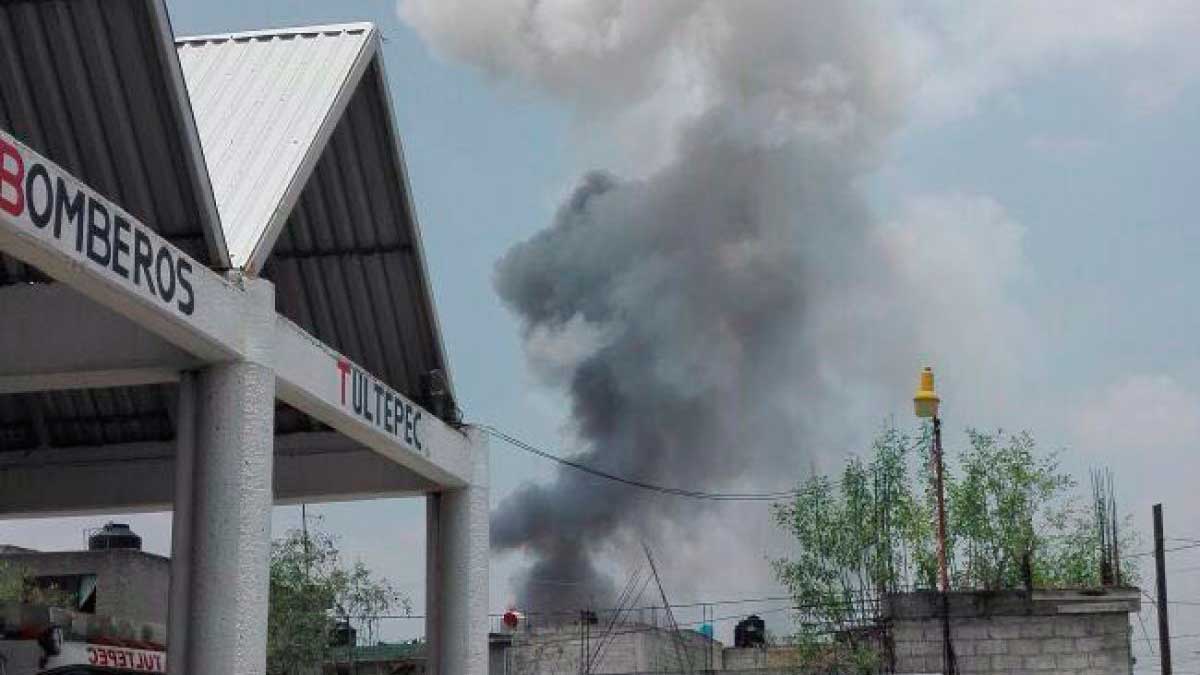 Al menos cuatro explosiones dejaron dos personas lesionadas la tarde de este sábado 12 de noviembre en un taller de pirotecnia de Tultepec.