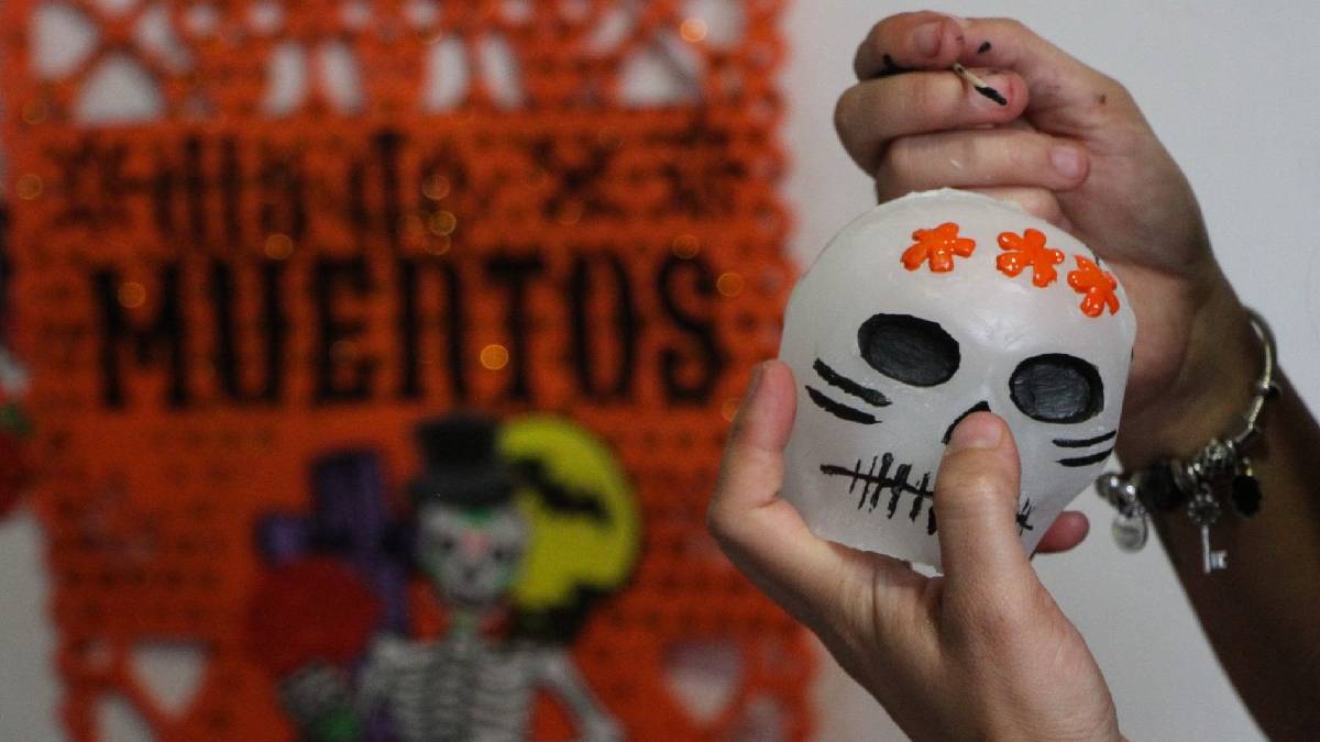 Velas que sobreviven al Día de Muertos: Así las elaboran en Santiago Tepalcatlalpan, Xochimilco