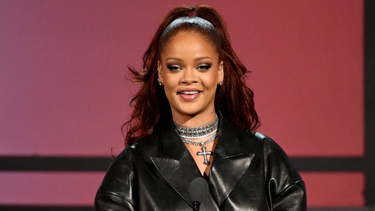 Rihanna comparte por primera vez la cara de su hijo