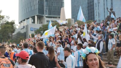 Argentinos Festejan Angel De La Independencia