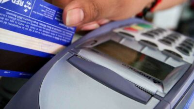 Condusef alerta fraude presencial: se hacen pasar por agentes del banco y cambian tarjetas