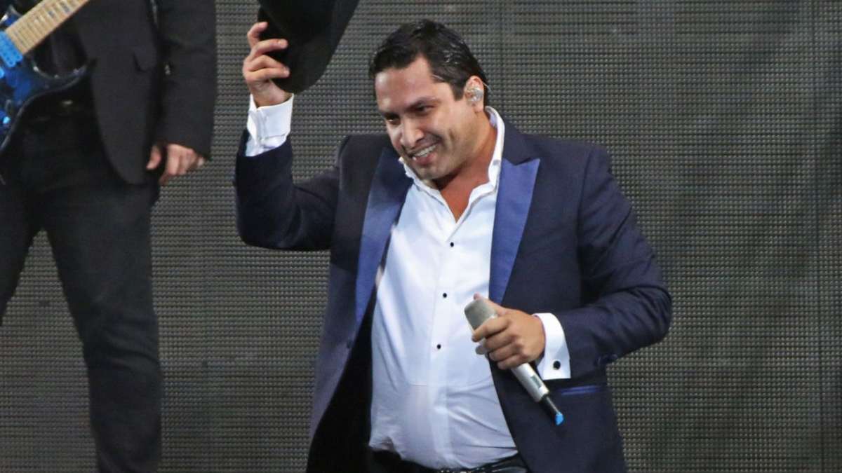 Julion Alvarez Pasado De Copas Show