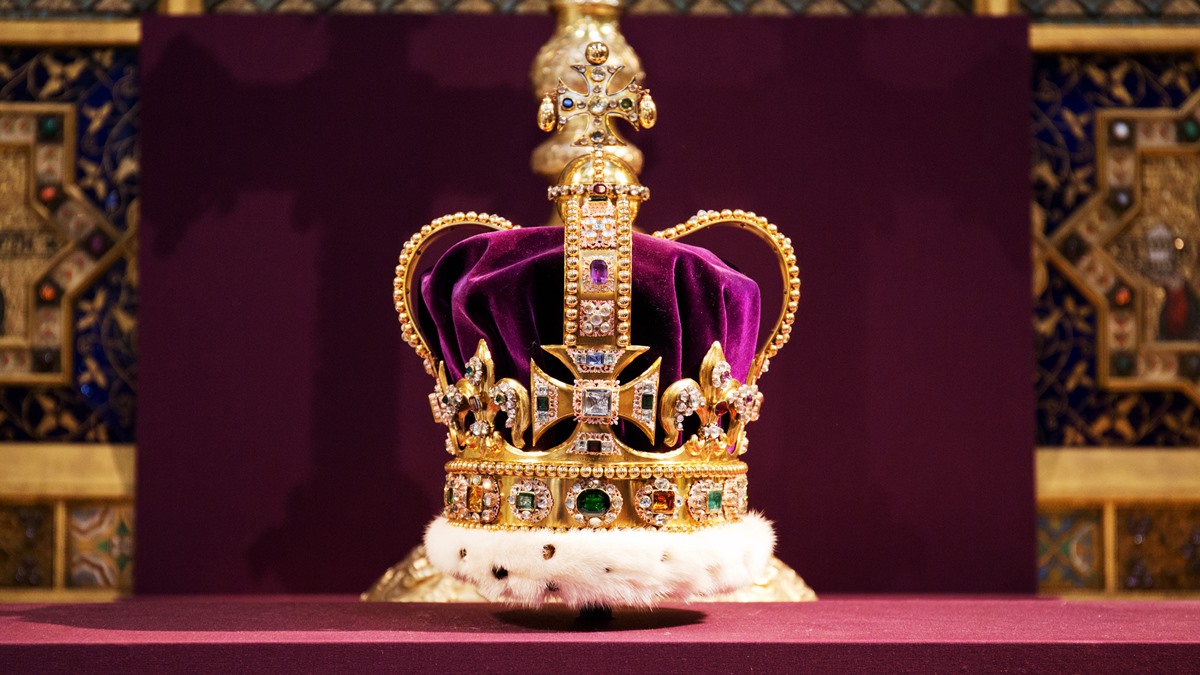 Inician labores para modificar la corona de San Eduardo para la coronación de Carlos III