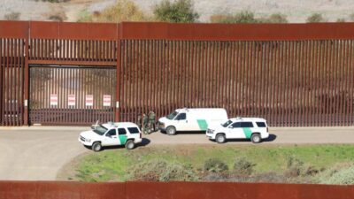 Muere migrante al caer de muro fronterizo en Tijuana