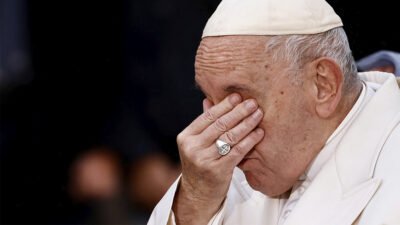 Papa revela que firmó carta de renuncia si le falla la salud