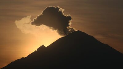 Puebla: Popocatépetl presenta explosión durante la madrugada
