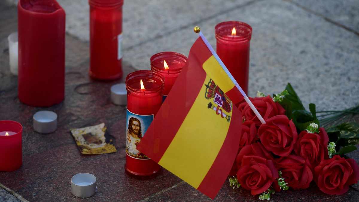España conmocionada por ataque a iglesias; rinden homenaje a sacristán asesinado
