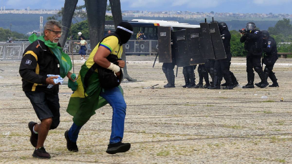 Brasil inicia búsqueda de responsables de asalto a sedes del poder político; Lula da Silva constata daños