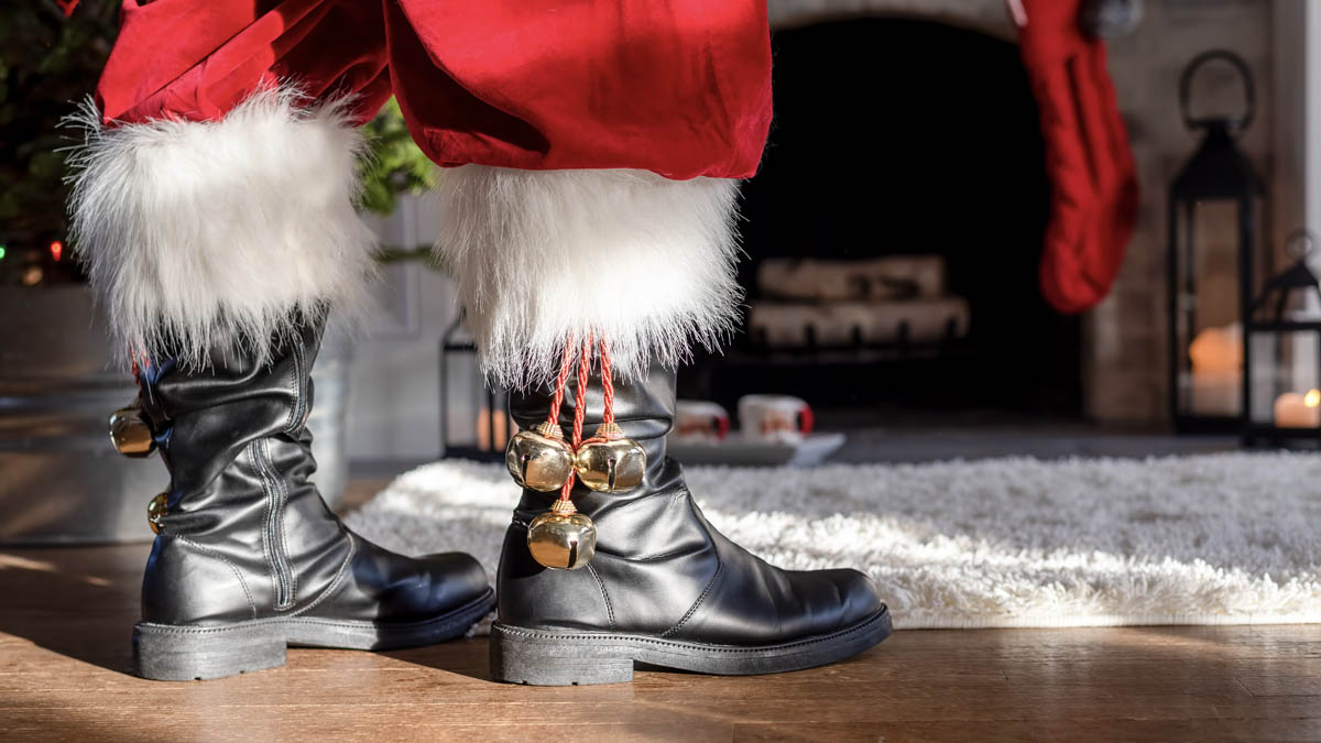Santa Claus: niño descubre “huellas” de Papá Noel en árbol de Navidad