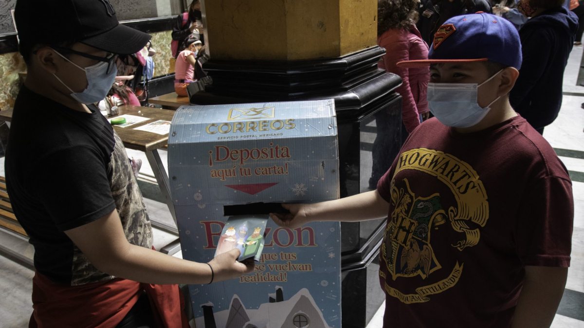 “Palacio de los Deseos” de la CDMX recibe miles de cartas a los Reyes Magos