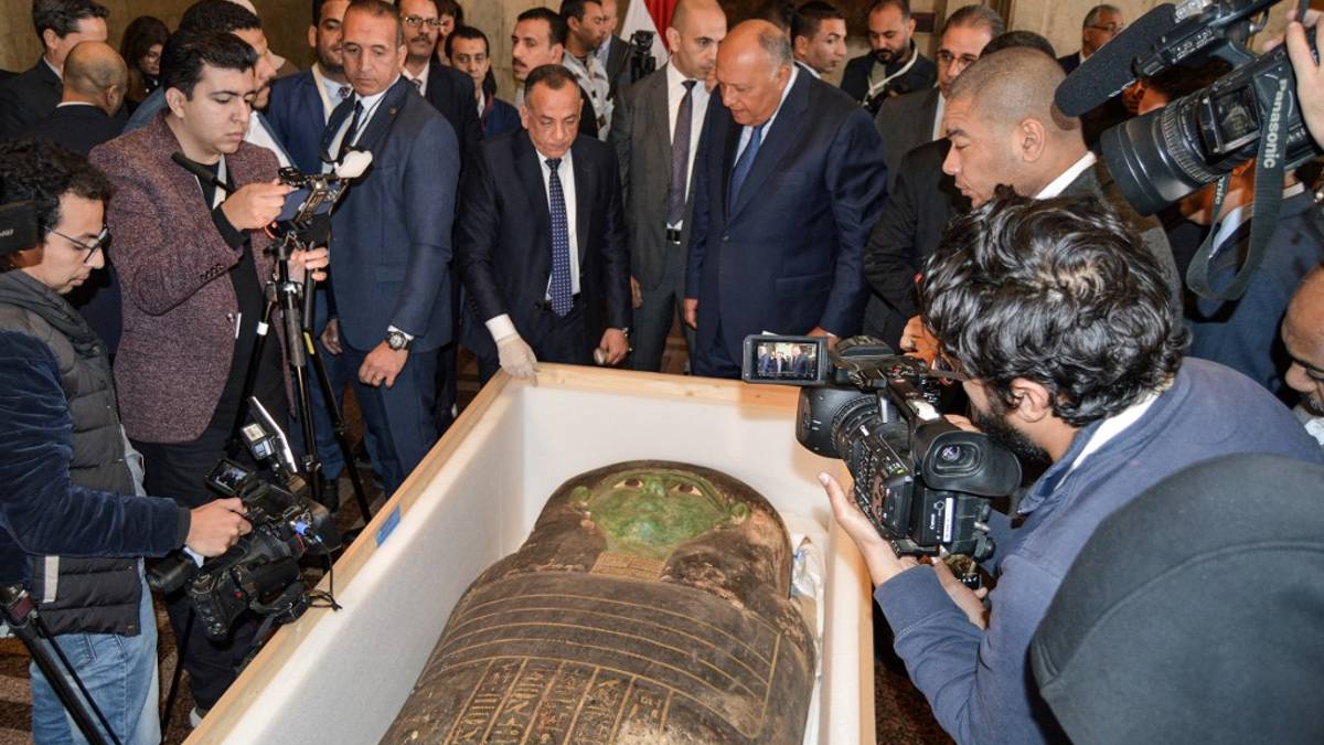 Estados Unidos regresa a Egipto un sarcófago de hace 2 mil 700 años