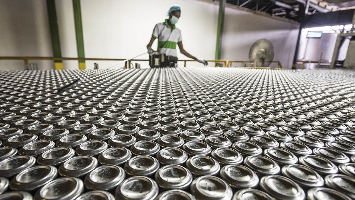 Si andas en busca de chamba en EU, una empresa que fabrica envases de aluminio ofrece trabajo como técnico por 80 mil pesos al mes.