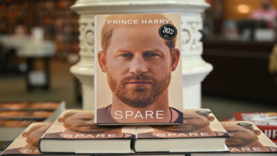 Príncipe Harry: sale a la venta su polémico libro "Spare, en la sombra"