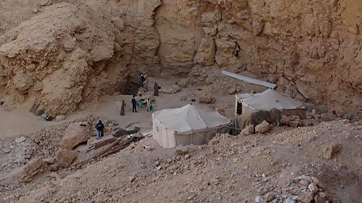 Una nueva tumba, probablemente la de una esposa real de la XVIII dinastía, acaba de ser descubierta en Luxor, Egipto.