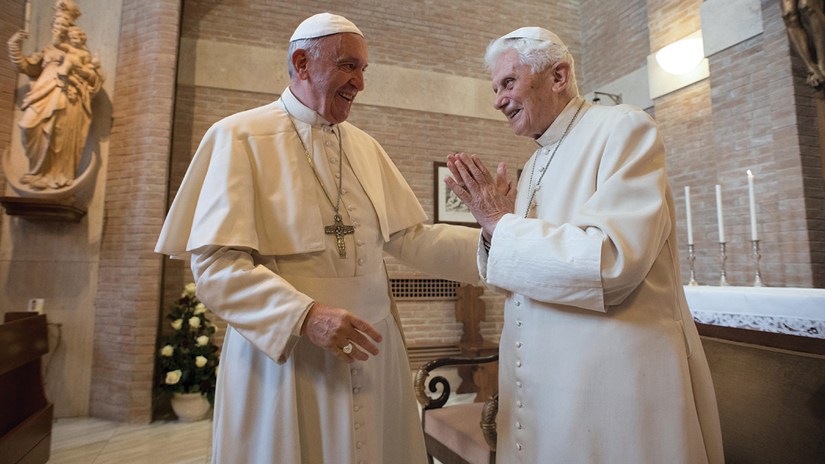 Ceremonia inédita; Papa Francisco preside funeral de Benedicto XVI