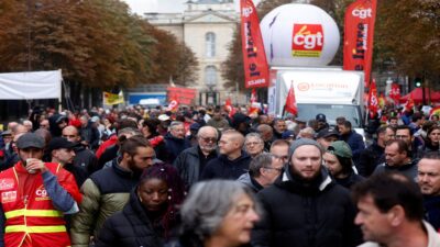 Francia: videos de violentas protestas masivas contra reforma de pensiones de Emmanuel Macron