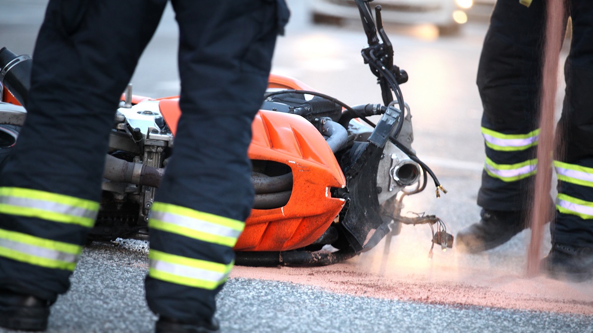 Puebla: motociclista sale volando tras chocar con un auto; ve video