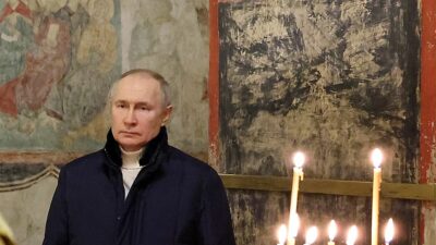 Rusia: Vladimir Putin asiste solo a iglesia del Kremlin para celebrar Navidad ortodoxa
