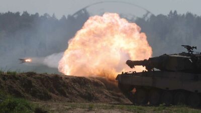 Tanques “Leopard” y “Abrams” que enviarán Alemania y EU a Ucrania