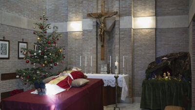 Vaticano difunde las primeras imágenes del cuerpo de Benedicto XVI