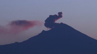Volcán Popocatépetl: suben al cráter y difunden imágenes