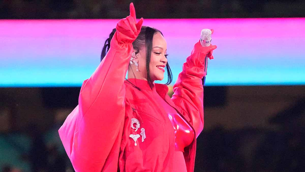 Rihanna enciende el show de medio tiempo del Super Bowl 2023