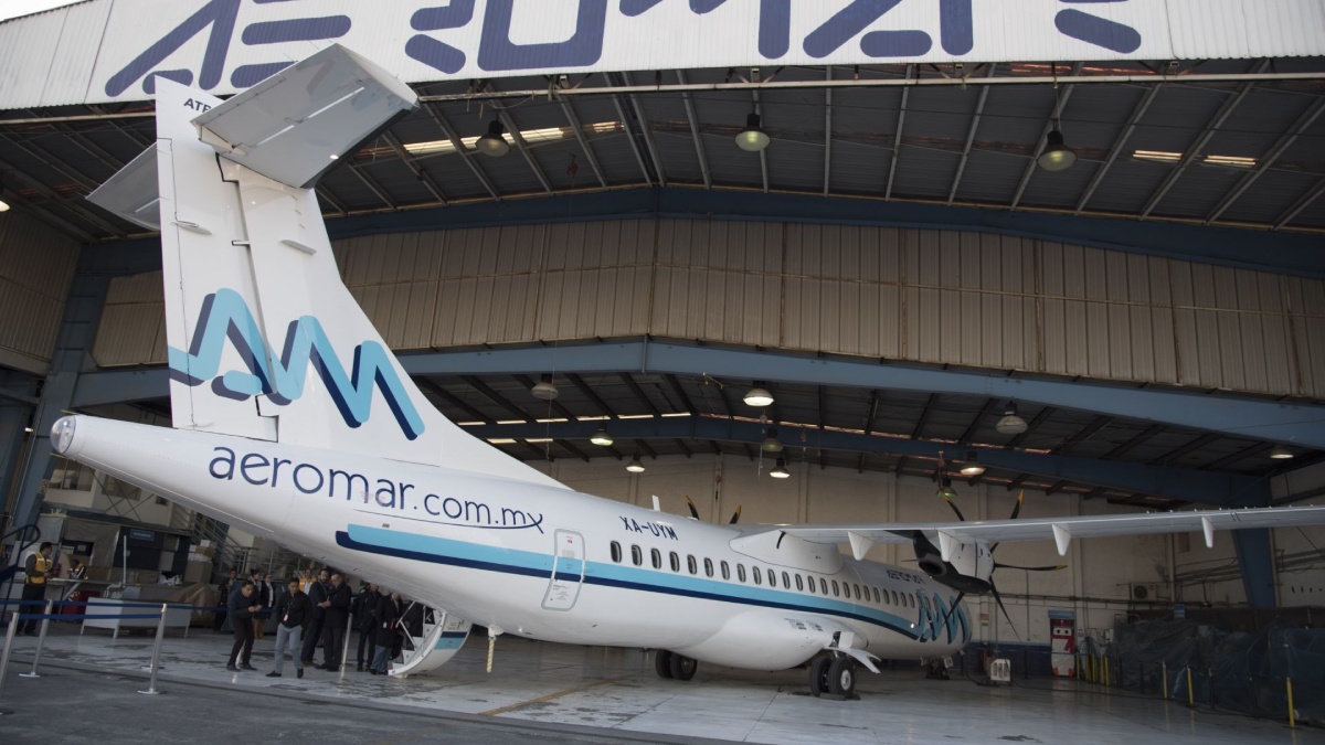 Aeromar, avión en hangar AICM