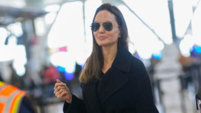 Angelina Jolie y su hijo Knox fueron vistos en el aeropuerto de Cancún
