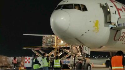 avion que transportará ayuda humanitaria a Turquía