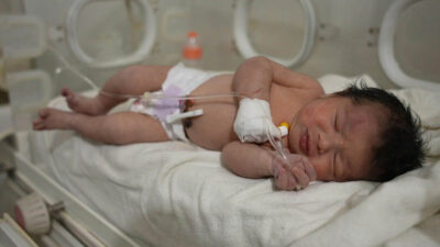 Buscan adoptar a Aya, bebé de Siria huérfana tras terremoto de 7.8