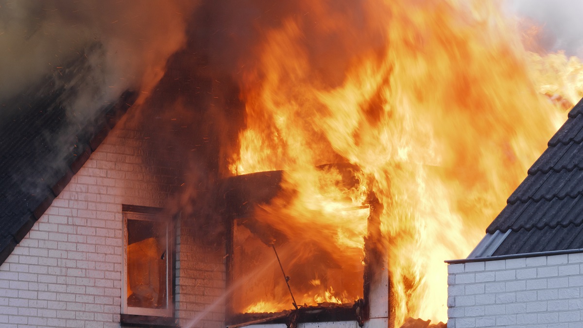 Campeche: intentan incendiar casa de periodista Luis Armando Mendoza