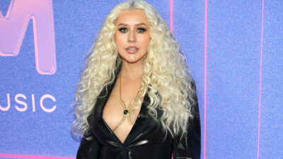 Christina Aguilera Sorprende Al Posar Topless