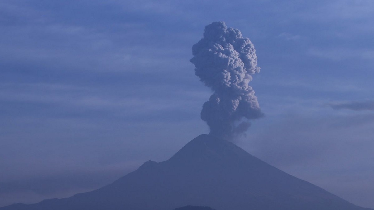 el-volcan-popocatepetl-despierta-con-explosion