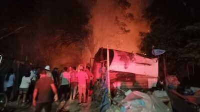 Incendian casas en Chiapas