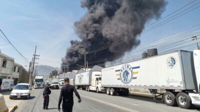 Incendio en una planta recicladora de Ecatepec, Estado de México