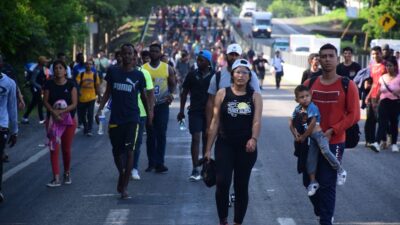 Marchas CDMX, foto personas en caravana