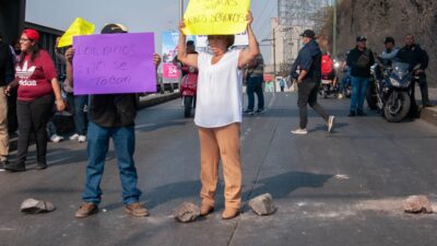 Marchas CDMX personas protestando en Circuito Interior