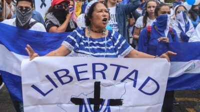 Nicaragua libera a más de 200 opositores presos y viajan a EU
