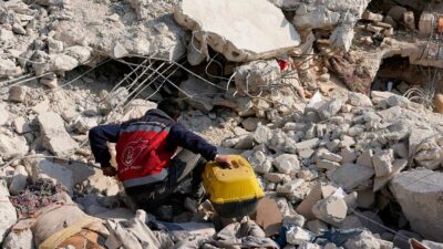 Al menos un muerto y decenas de heridos en réplica de sismo en Turquía