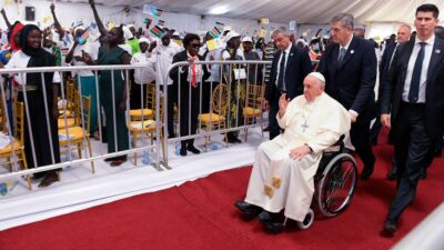Papa Francisco escucha a desplazados internos de Sudán del Sur