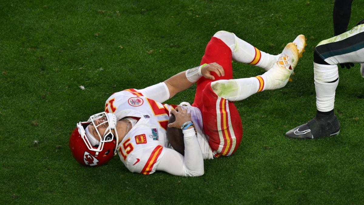 ¡Es de hule! Patrick Mahomes se lesiona, pero regresa al Super Bowl LVII