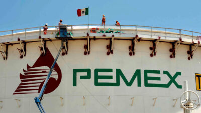 Pemex logra ganancia anual por primera vez en una década