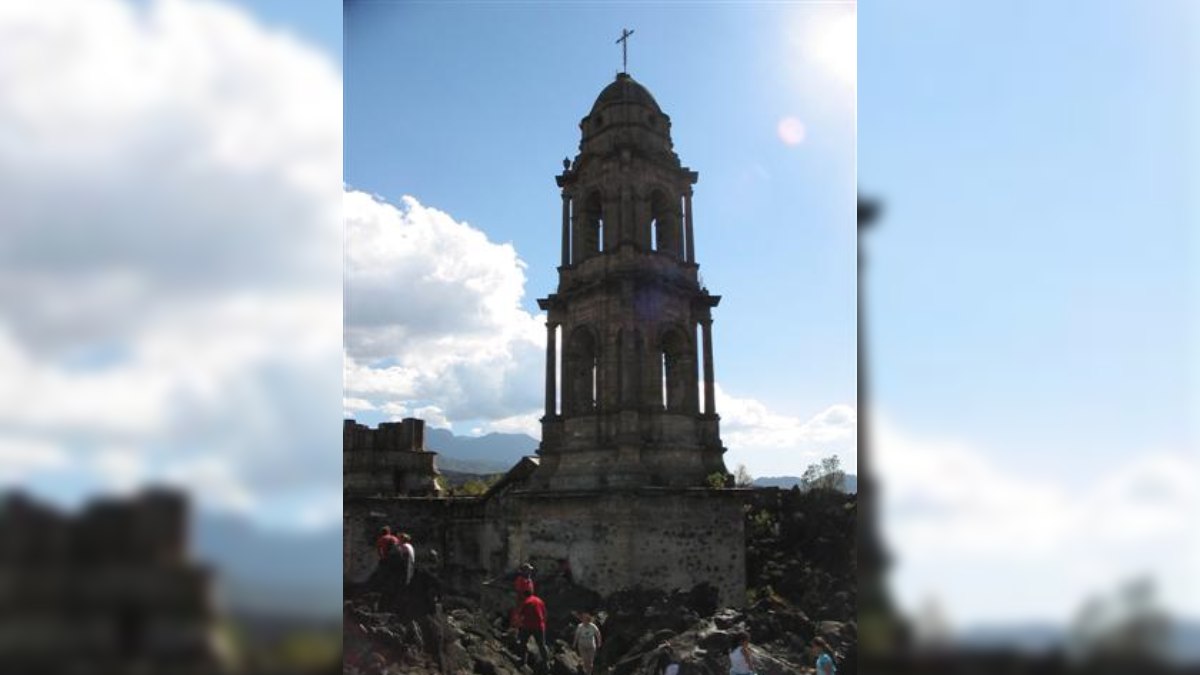 la iglesia que sobrevivió a la explosión del volcán paricutín