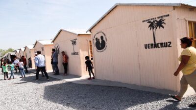 Tamaulipas: donan casas de madera y planta potabilizadora a migrantes