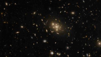 Telescopio Hubble: Contorsiones cósmicas