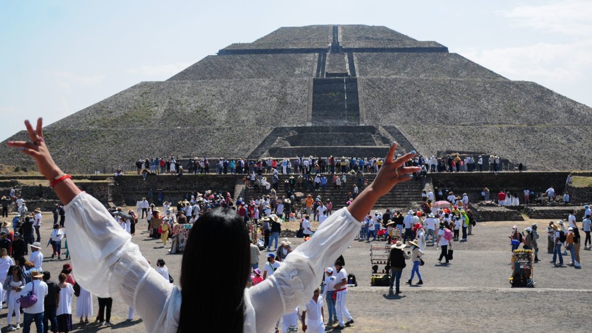 Visitantes en Teotihuacán en el equinoccio