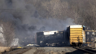 Descarrilamiento de tren causa gran incendio y evacuación en Ohio