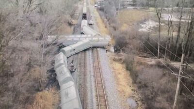 Tren se decarrila cerca de Ditroit, Estados Unidos
