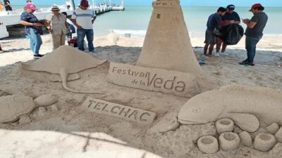 Yucatán: arman esculturas de arena en playas para reactivar economía