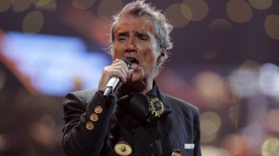 Mátalas: cambian letra de canción de Alejandro Fernández